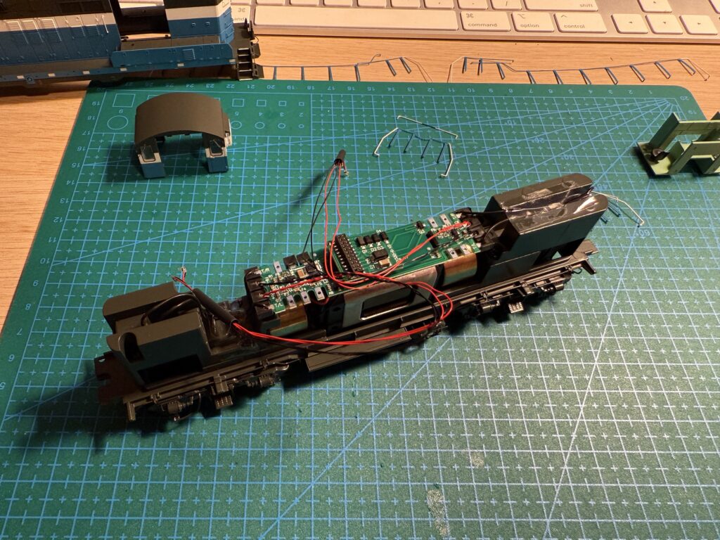 Repainting a GP9: disassembling phase