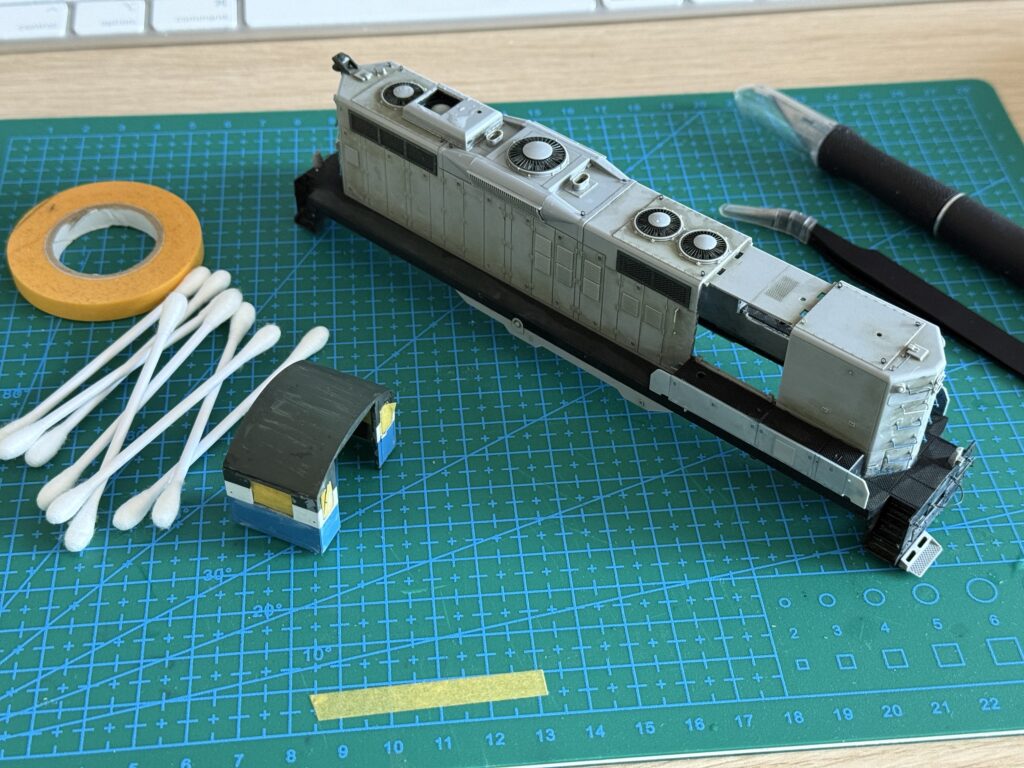 Repainting a GP9: preparing the masking step