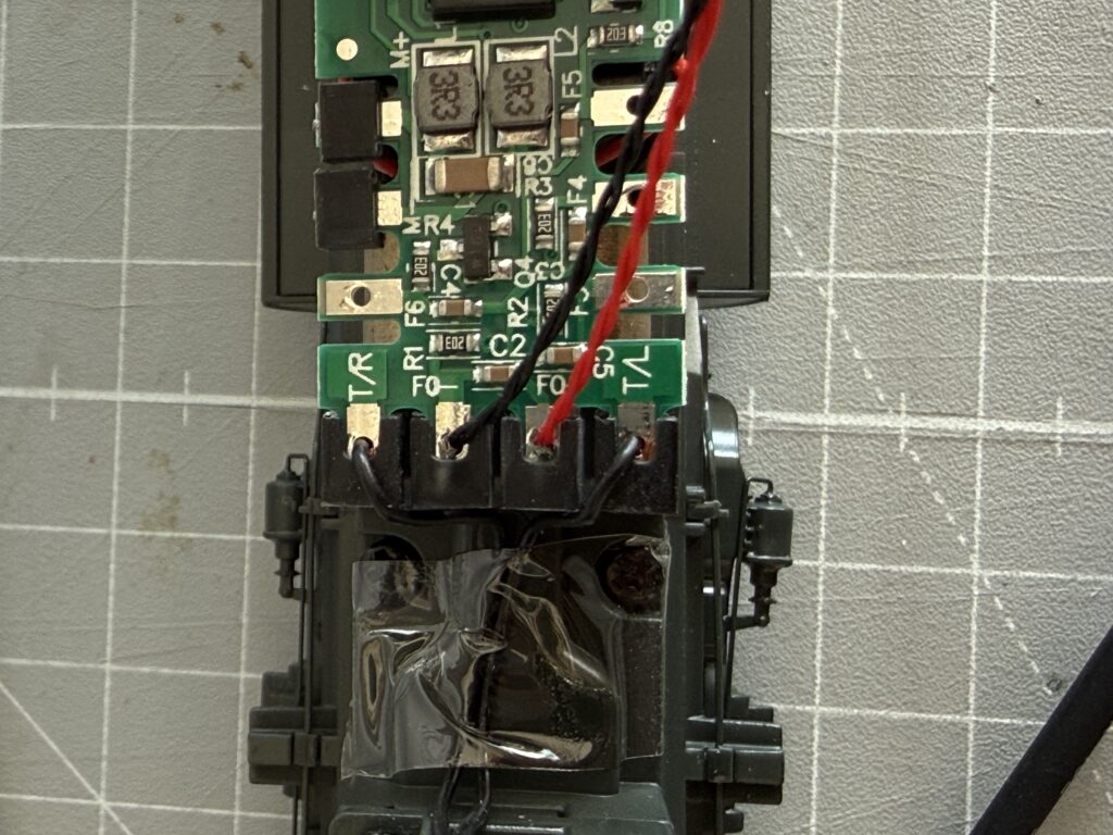 ESU LokSound 5 installation: removing the wires clips