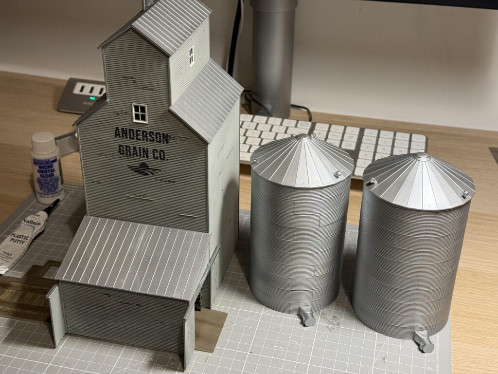 Anderson Grain Co. elevator, test-fitting some extra storage bins.