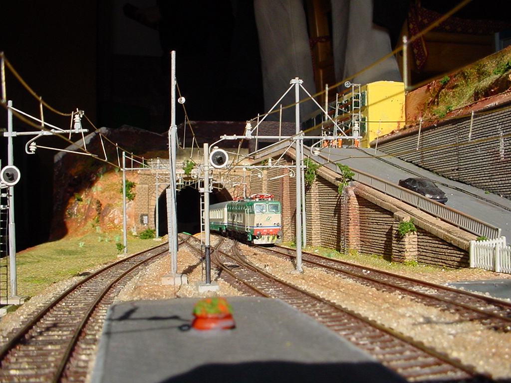 Modular HO scale layout set in early 2000s in Liguria, Italy.