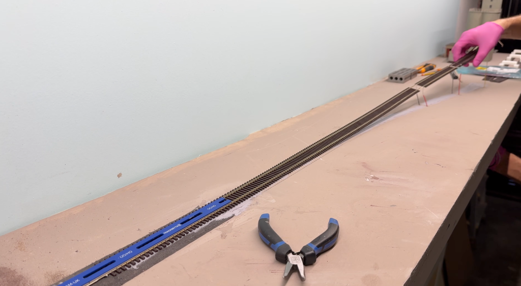 Laying Peco Streamline code 70 flex track