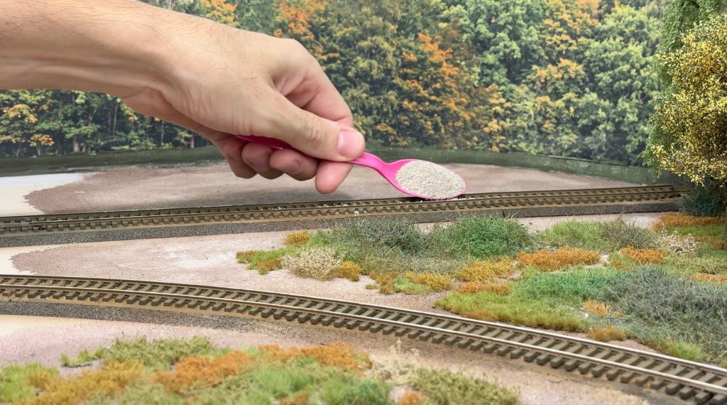 Bridge scenery: adding ballast between the rails using a spoon
